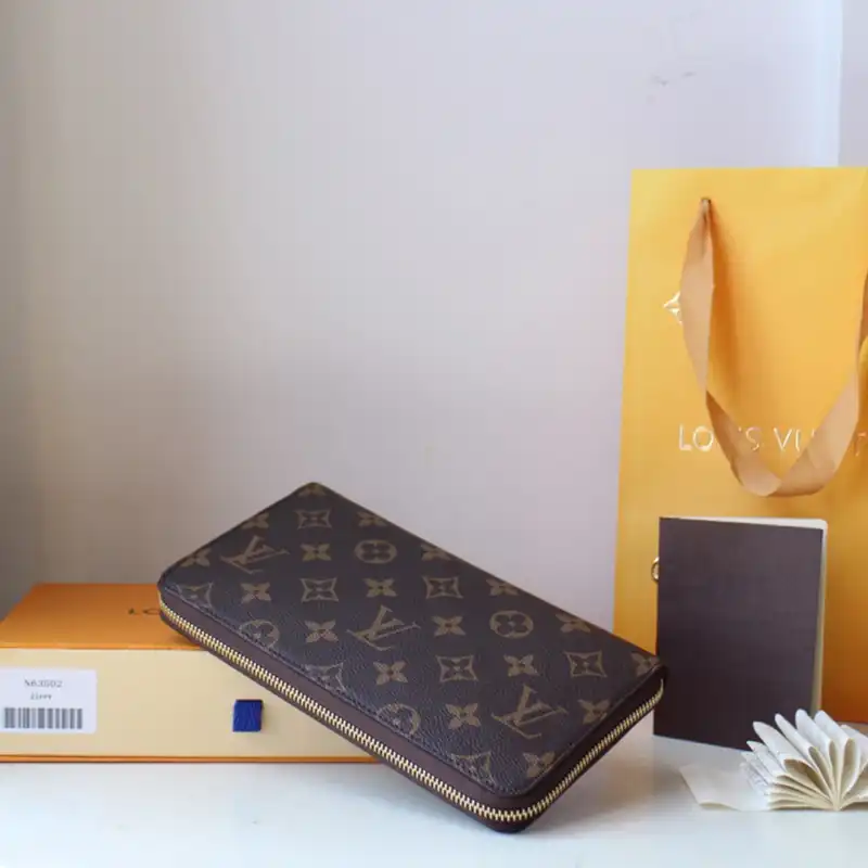LV Bag 2204HT0025